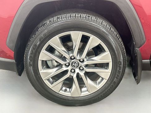 Used 2023 Toyota RAV4 XLE Premium image 28