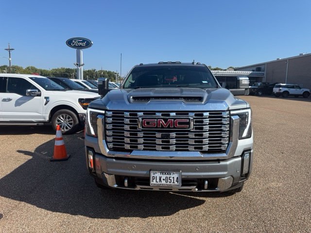 Used 2024 GMC Sierra 3500 Denali w/ Denali Reserve Package AWD/4WD image 2