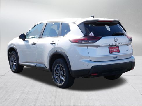 Used 2024 Nissan Rogue S AWD/4WD image 5