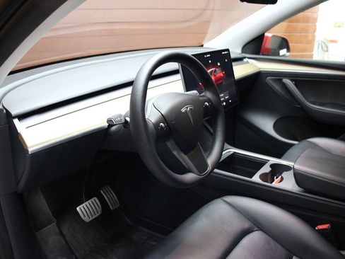 Used 2023 Tesla Model Y Performance image 17