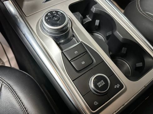 Used 2022 Ford Explorer XLT w/ Equipment Group 202A image 21