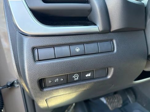 Used 2025 Nissan Rogue SV AWD/4WD image 12