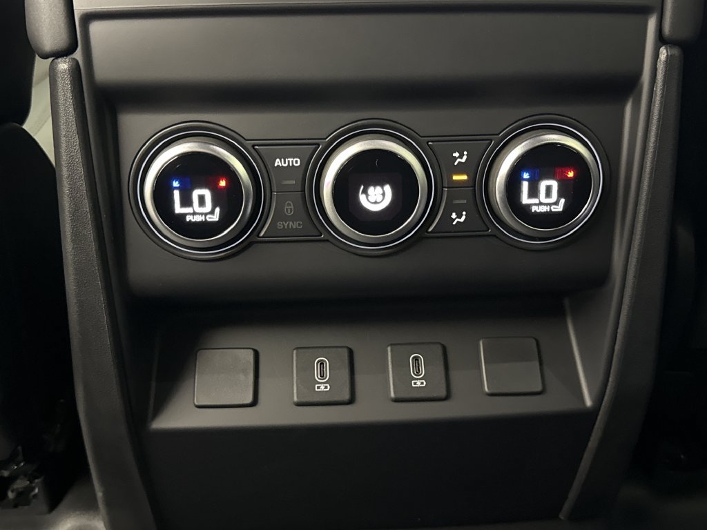 New 2026 Land Rover Defender 110 AWD/4WD image 31