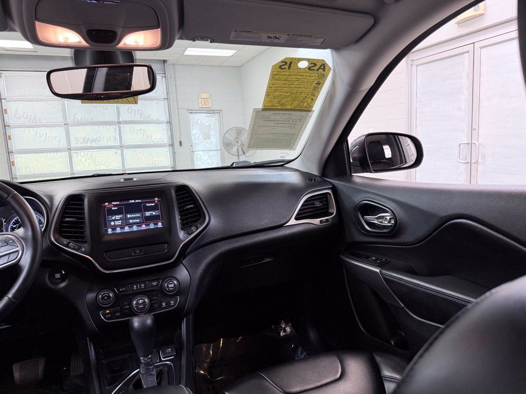 Used 2019 Jeep Cherokee Latitude Plus w/ Comfort/Convenience Group FWD image 26