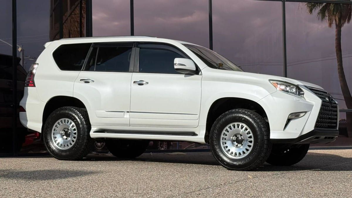 Used 2014 Lexus GX 460 w/ Premium Package AWD/4WD image 16