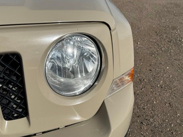 Used 2017 Jeep Patriot Latitude AWD/4WD image 10
