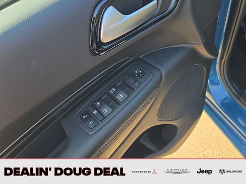 Used 2024 Dodge Durango SXT w/ SXT Blacktop Group image 12