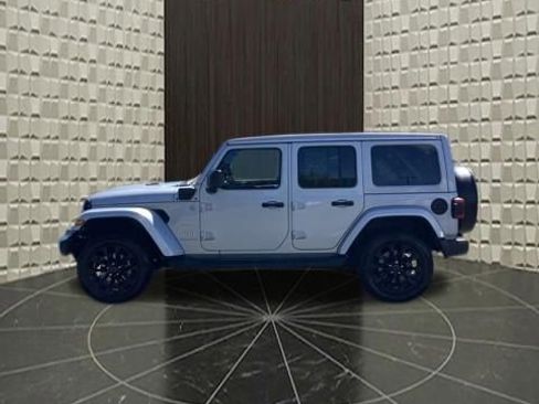 Certified 2024 Jeep Wrangler Unlimited Sahara w/ Technology Group AWD/4WD image 9