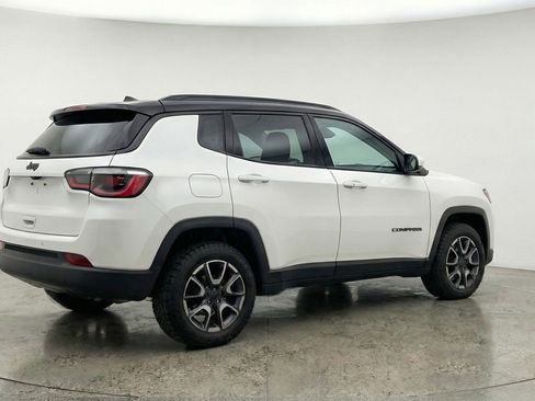 Used 2025 Jeep Compass Trailhawk AWD/4WD image 9