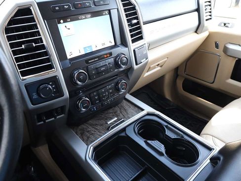 Used 2017 Ford F250 Lariat w/ Lariat Ultimate Package AWD/4WD image 20