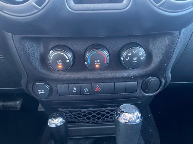 Used 2018 Jeep Wrangler Unlimited Sport w/ Connectivity Group AWD/4WD image 25