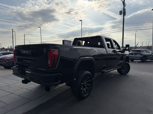 Used 2023 GMC Sierra 2500 Denali w/ Denali Black Diamond Edition image 6
