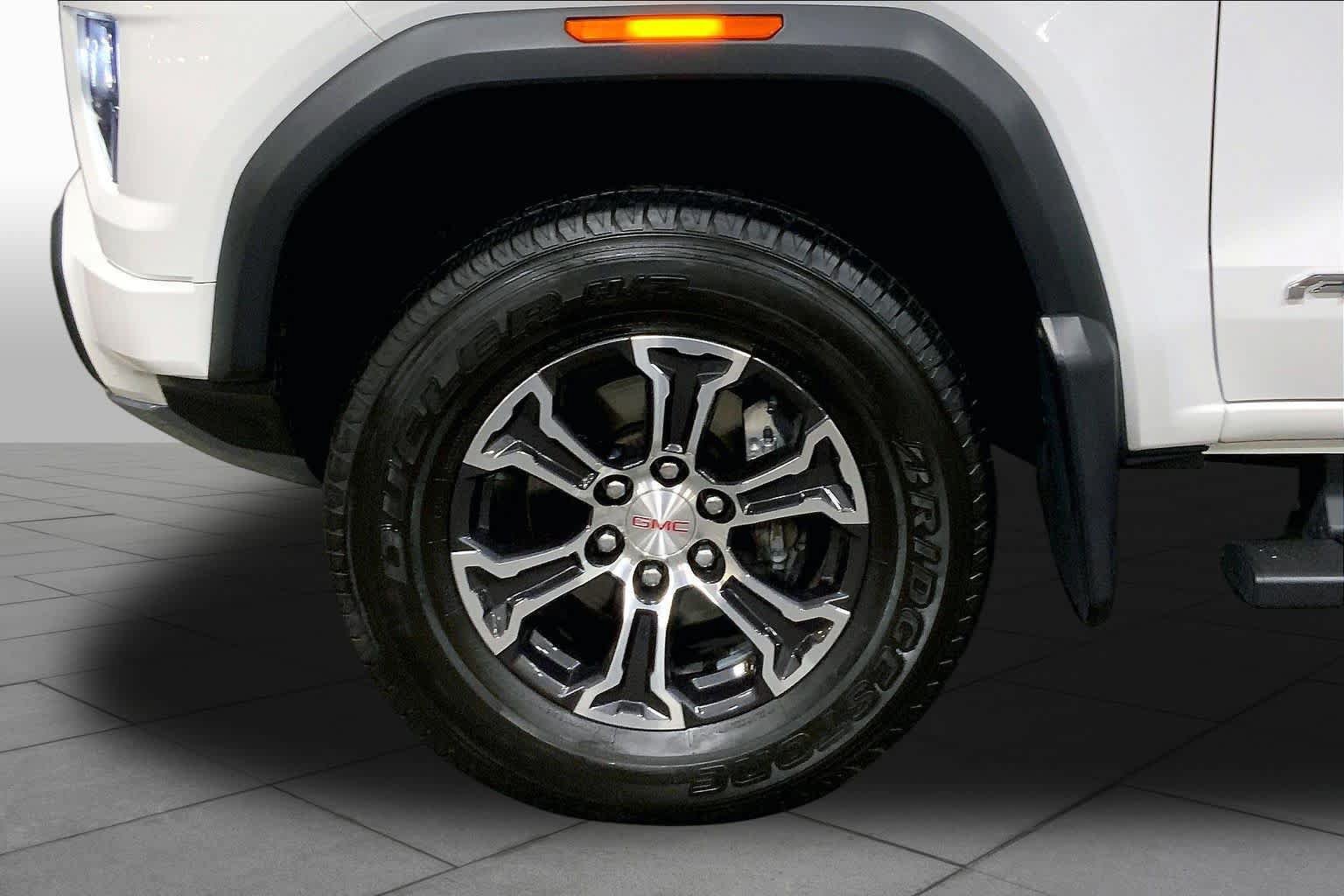 Used 2023 GMC Canyon AT4 w/ AT4 Premium Package AWD/4WD image 11