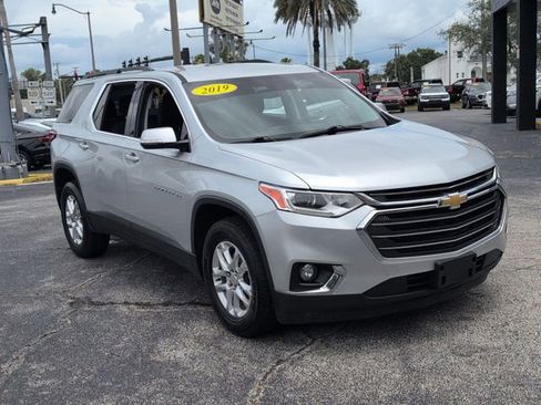 Used 2019 Chevrolet Traverse LT FWD image 3