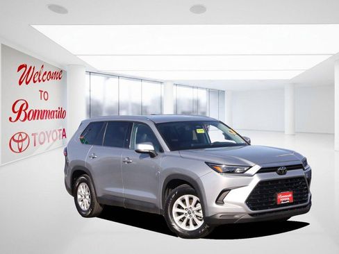 Certified 2025 Toyota Grand Highlander AWD image 2