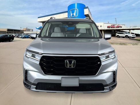 New 2025 Honda Pilot Touring image 9