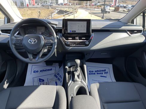 Used 2025 Toyota Corolla LE image 26