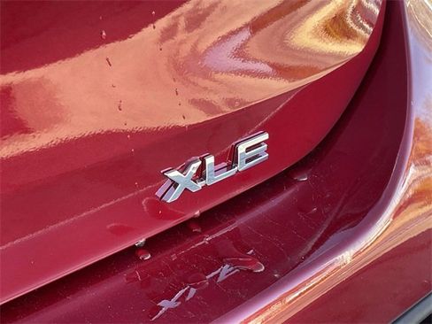 Used 2023 Toyota Highlander XLE image 12