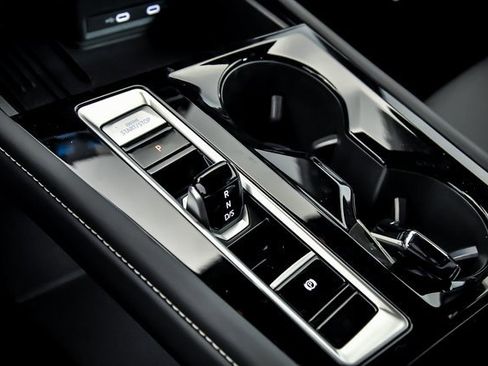 Certified 2025 Volkswagen Atlas Cross Sport SE image 17