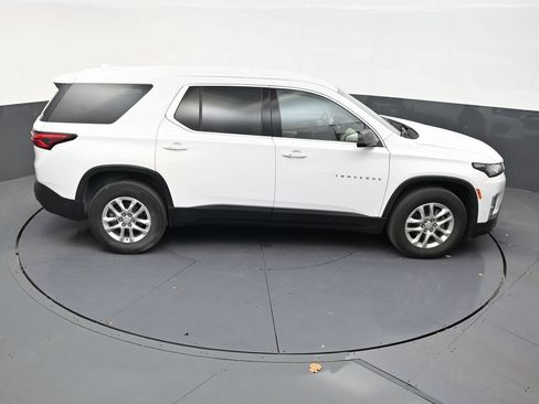 Used 2023 Chevrolet Traverse LS FWD image 17