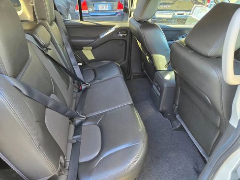 Used 2011 Nissan Pathfinder Silver image 17