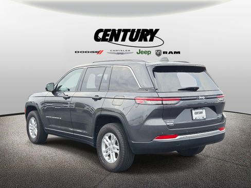 Used 2025 Jeep Grand Cherokee Laredo w/ Luxury Tech Group I AWD/4WD image 6