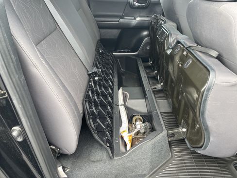 Used 2016 Toyota Tacoma TRD Off-Road AWD/4WD image 42