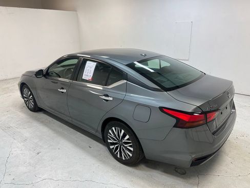 Used 2024 Nissan Altima 2.5 SV FWD image 5