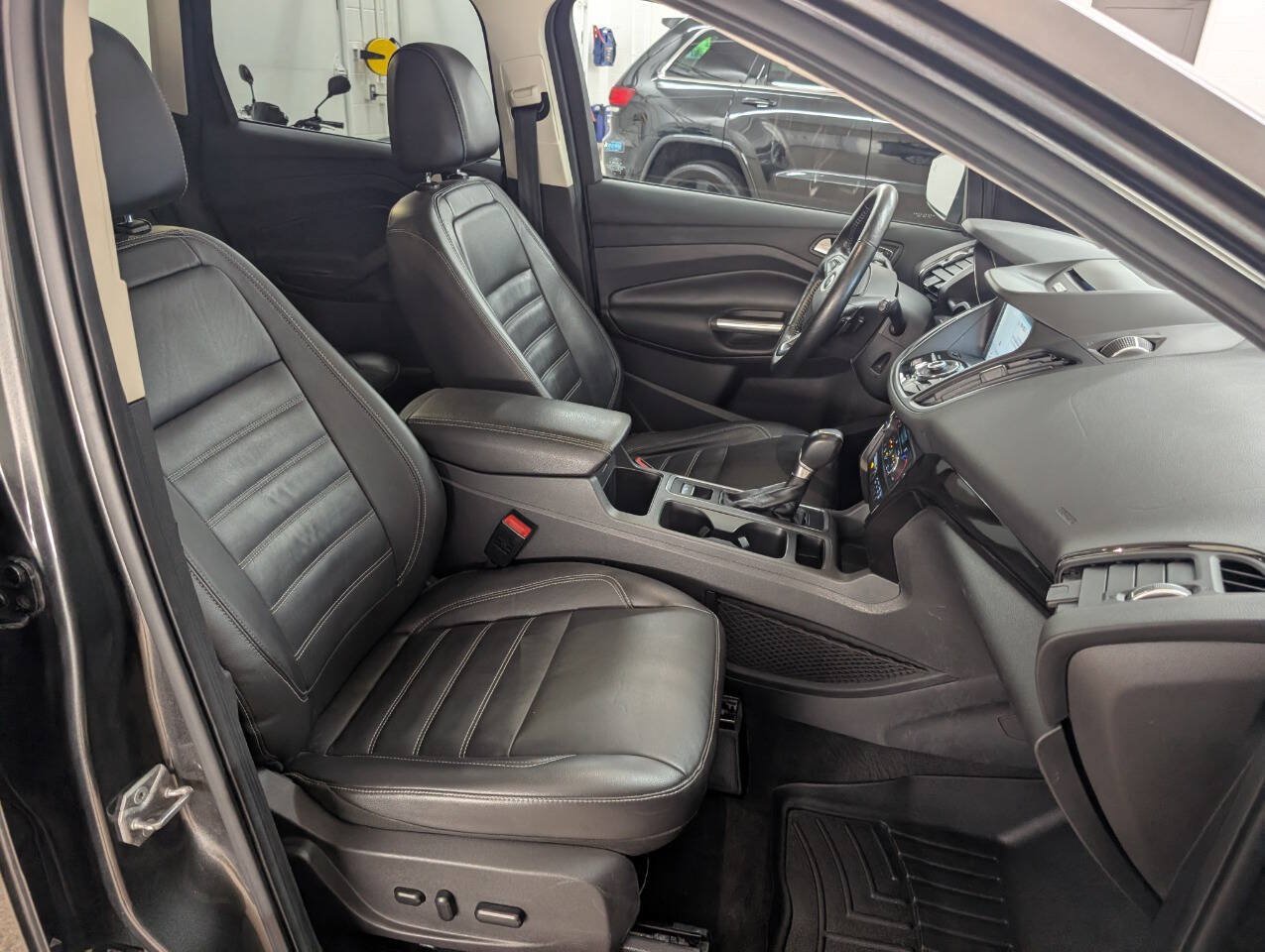 Used 2017 Ford Escape Titanium w/ Canadian Touring Package AWD/4WD image 20