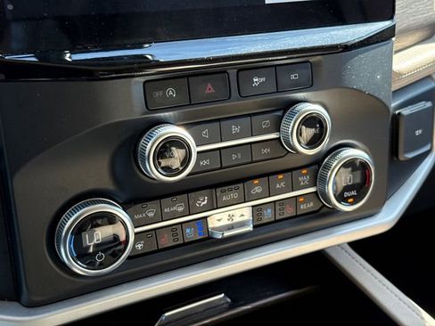 Used 2024 Ford Expedition Limited image 27
