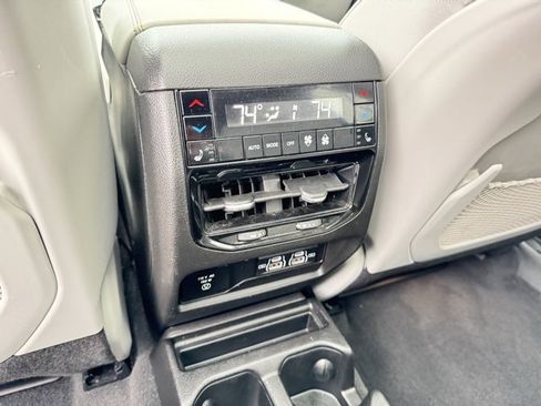 Used 2021 Jeep Grand Cherokee L Overland w/ Luxury Tech Group IV image 10