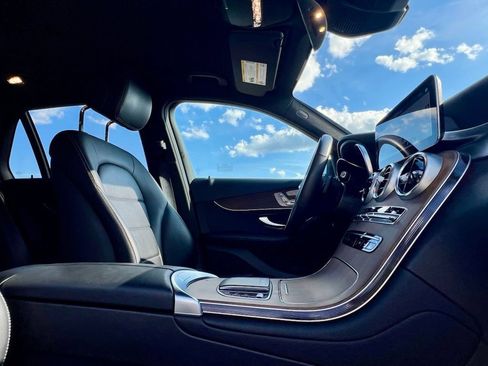Used 2022 Mercedes-Benz GLC 300 4MATIC image 11