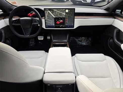 Used 2021 Tesla Model S Plaid image 22