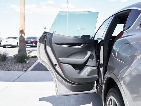 Used 2022 Maserati Levante Modena image 15