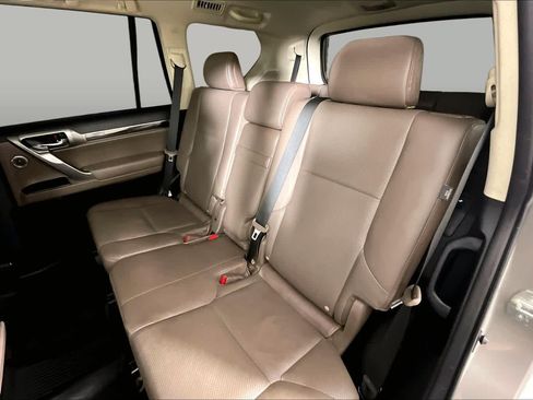 Used 2022 Lexus GX 460 Luxury w/ Accessory Package AWD/4WD image 18