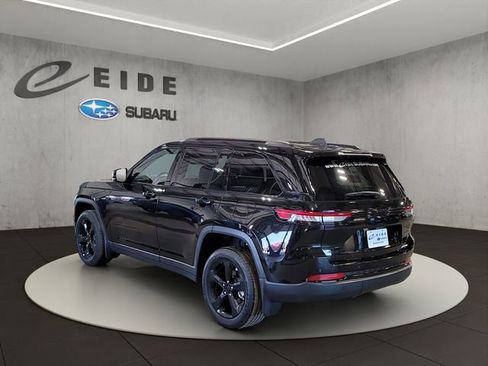 Used 2023 Jeep Grand Cherokee Altitude AWD/4WD image 3