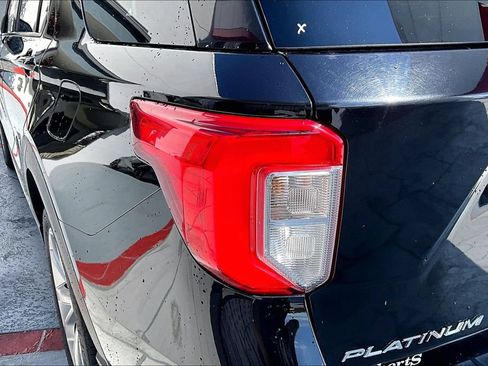 Used 2021 Ford Explorer Platinum w/ Equipment Group 601A AWD/4WD image 23