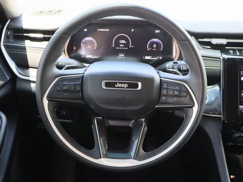 Used 2023 Jeep Grand Cherokee Laredo w/ Luxury Tech Group I RWD image 13