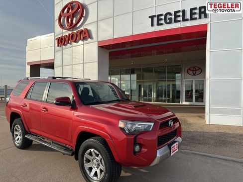 Used 2016 Toyota 4Runner Trail Premium image 1