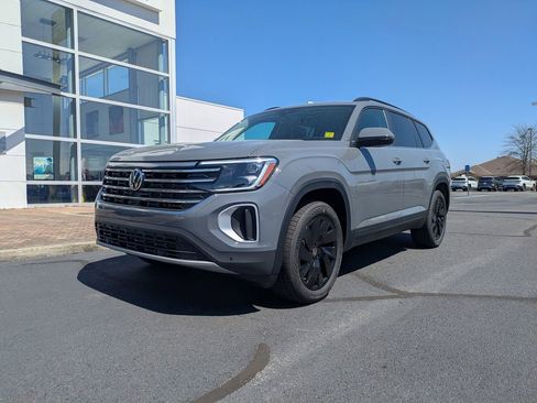 New 2026 Volkswagen Atlas SE FWD image 9