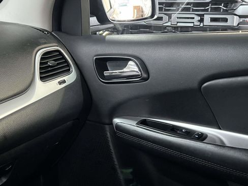 Used 2017 Dodge Journey SE image 32