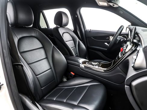 Used 2019 Mercedes-Benz GLC 350e 4MATIC image 7