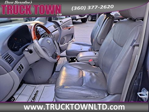 Used 2006 Toyota Sienna XLE Limited image 16