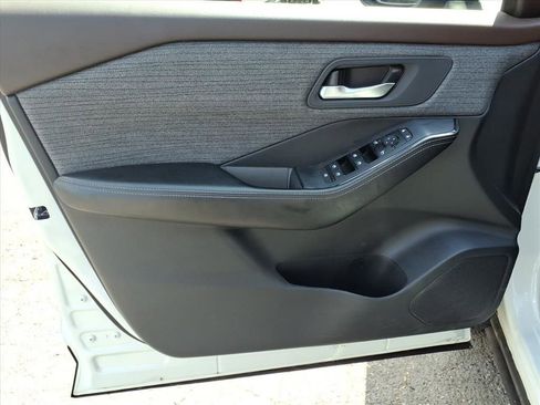 Used 2023 Nissan Rogue SV image 20