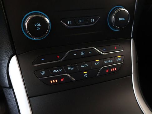 Used 2020 Ford Edge SEL FWD image 8
