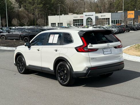 Used 2023 Honda CR-V LX image 3