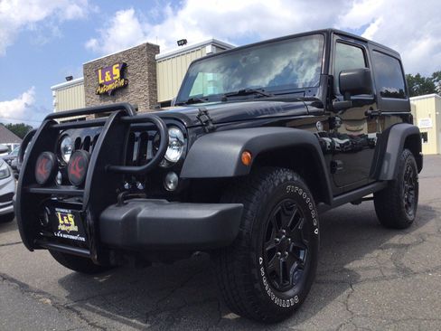 Used 2018 Jeep Wrangler Sport AWD/4WD image 2
