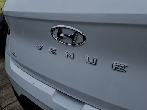 Certified 2025 Hyundai Venue SEL FWD image 13