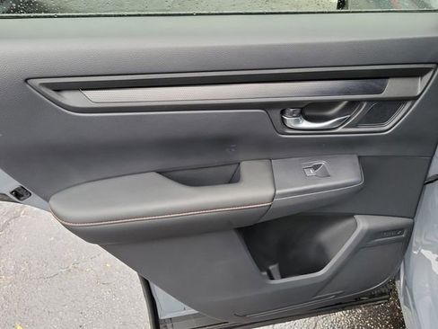 Used 2025 Honda CR-V Sport-L image 11