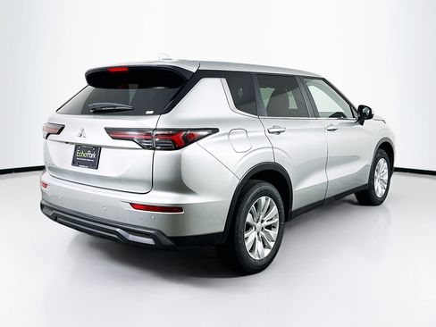 Used 2025 Mitsubishi Outlander ES FWD image 9